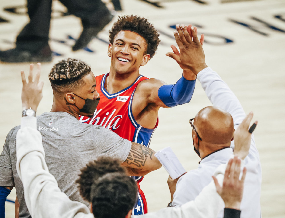 76人险胜猛龙，王哲林惊艳四座