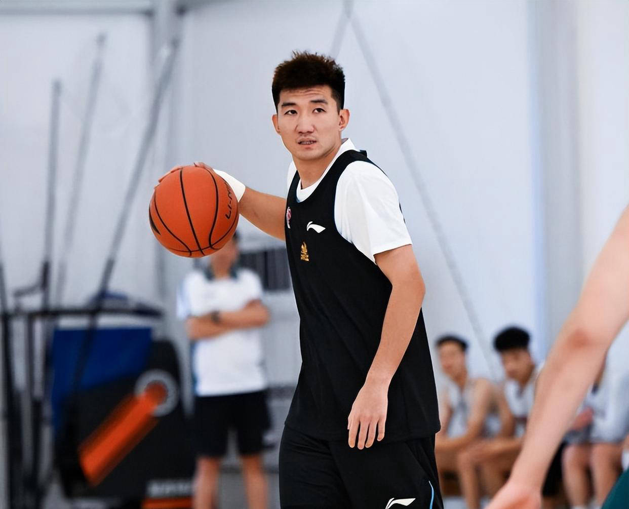 新疆队鏖战北京队，孙铭徽高光表现