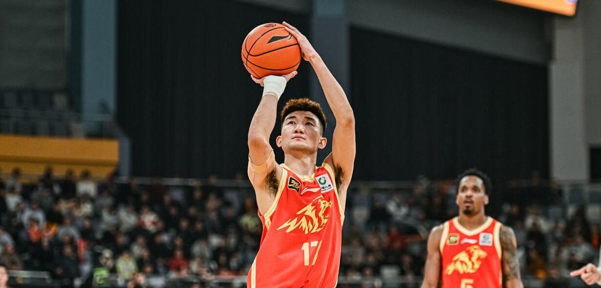 新疆队鏖战北京队，孙铭徽高光表现