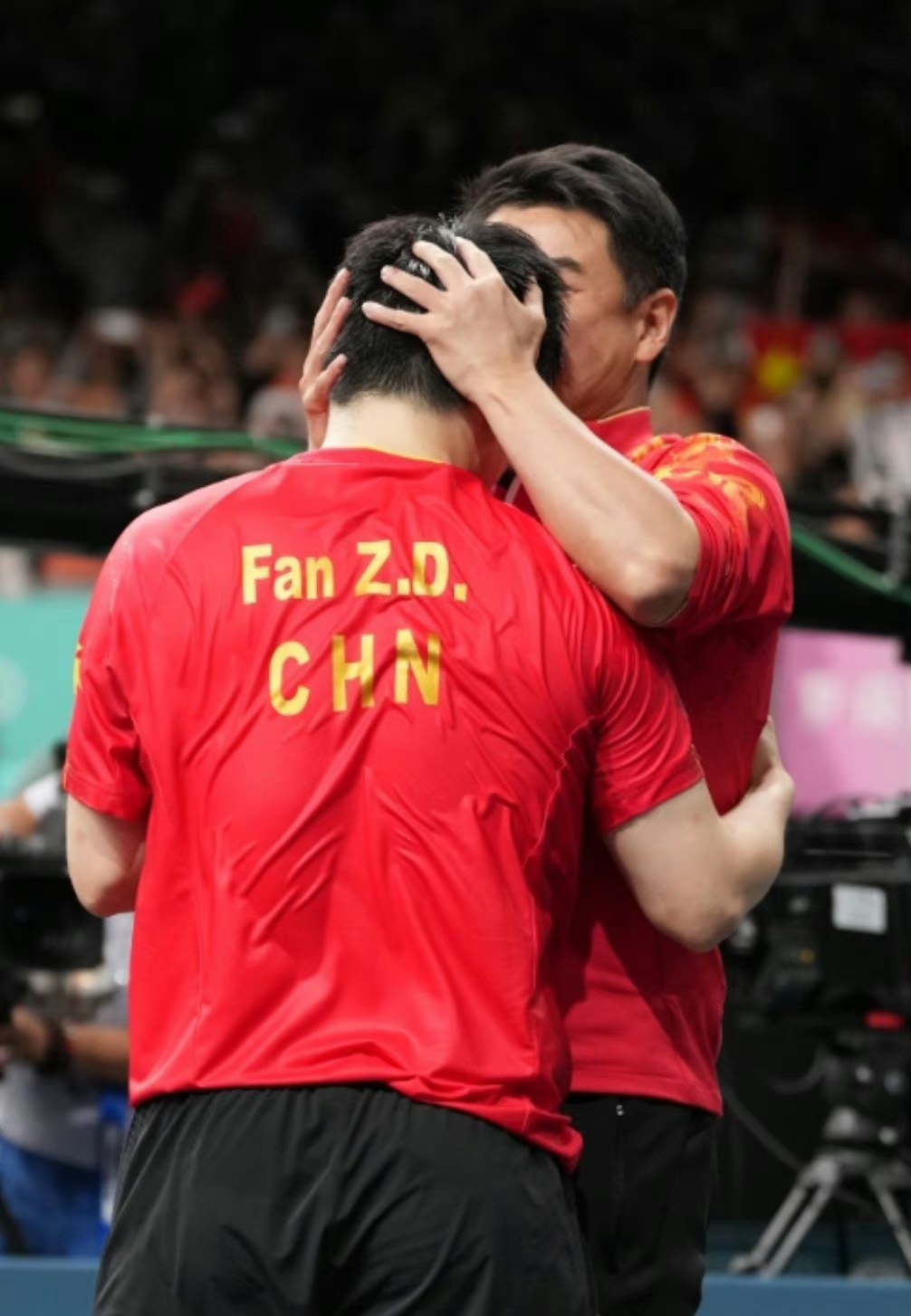 中国队完胜英格兰队，王皓扛起全队