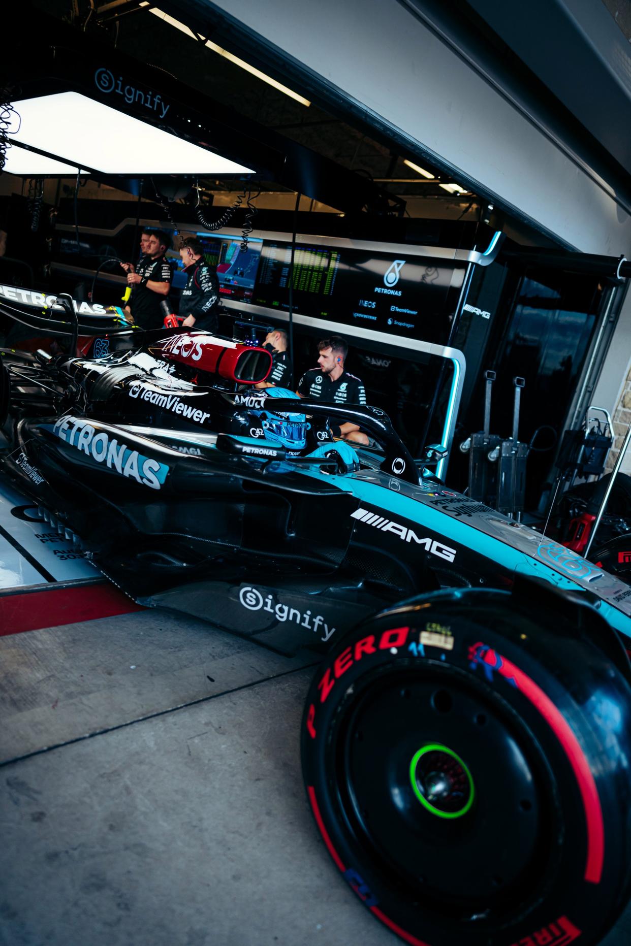 梅赛德斯横扫哈斯车队，拉塞尔刷新纪录