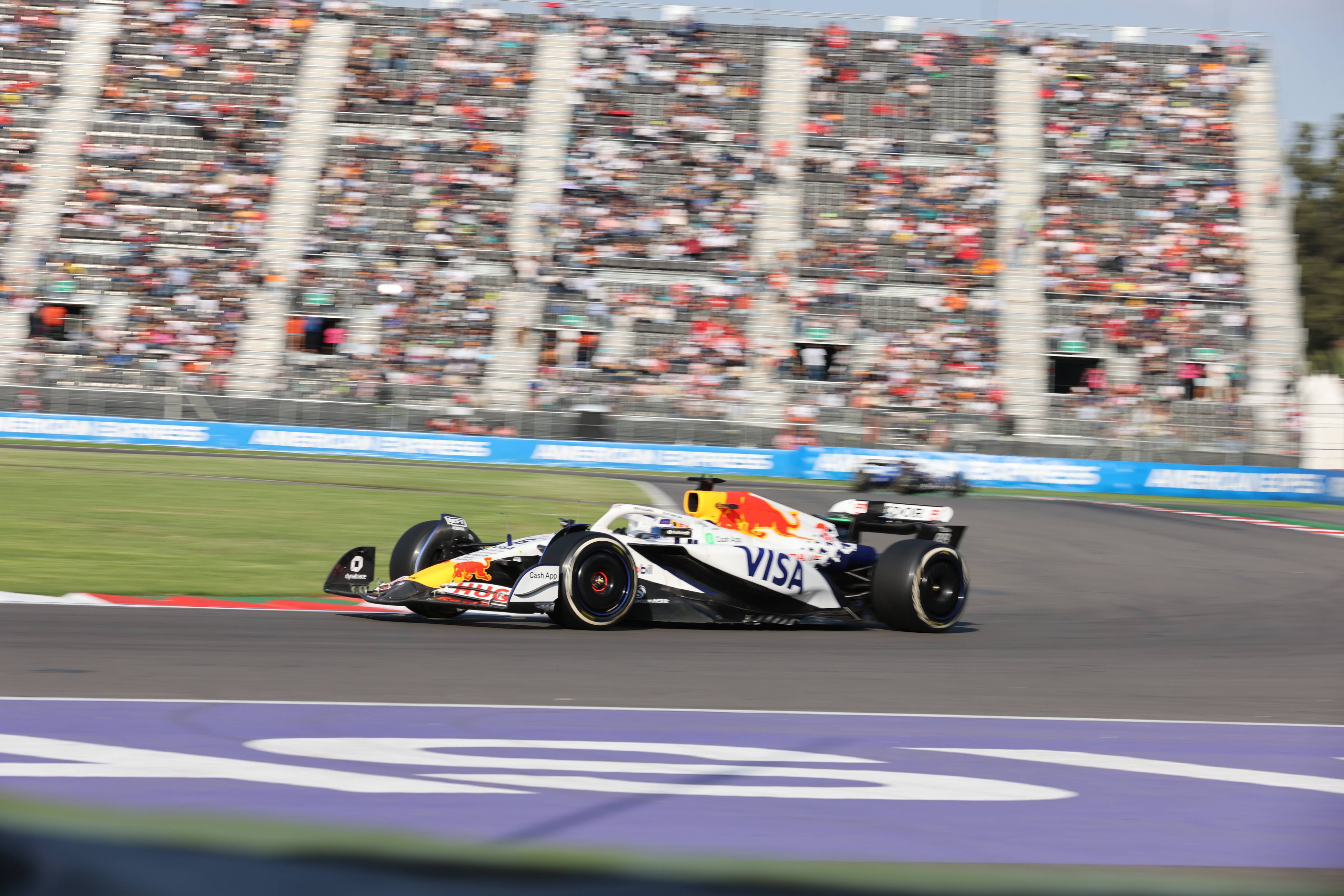 迈凯伦翻盘红牛二队，塞恩斯带队取胜