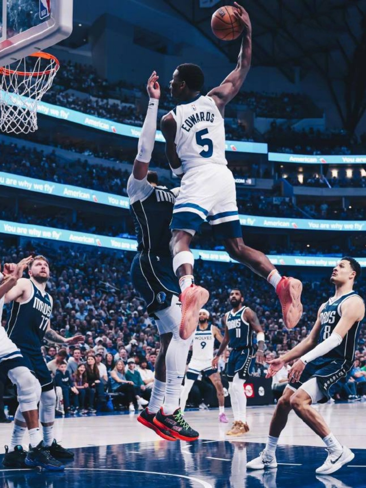 鹈鹕碾压独行侠，伦纳德状态火热