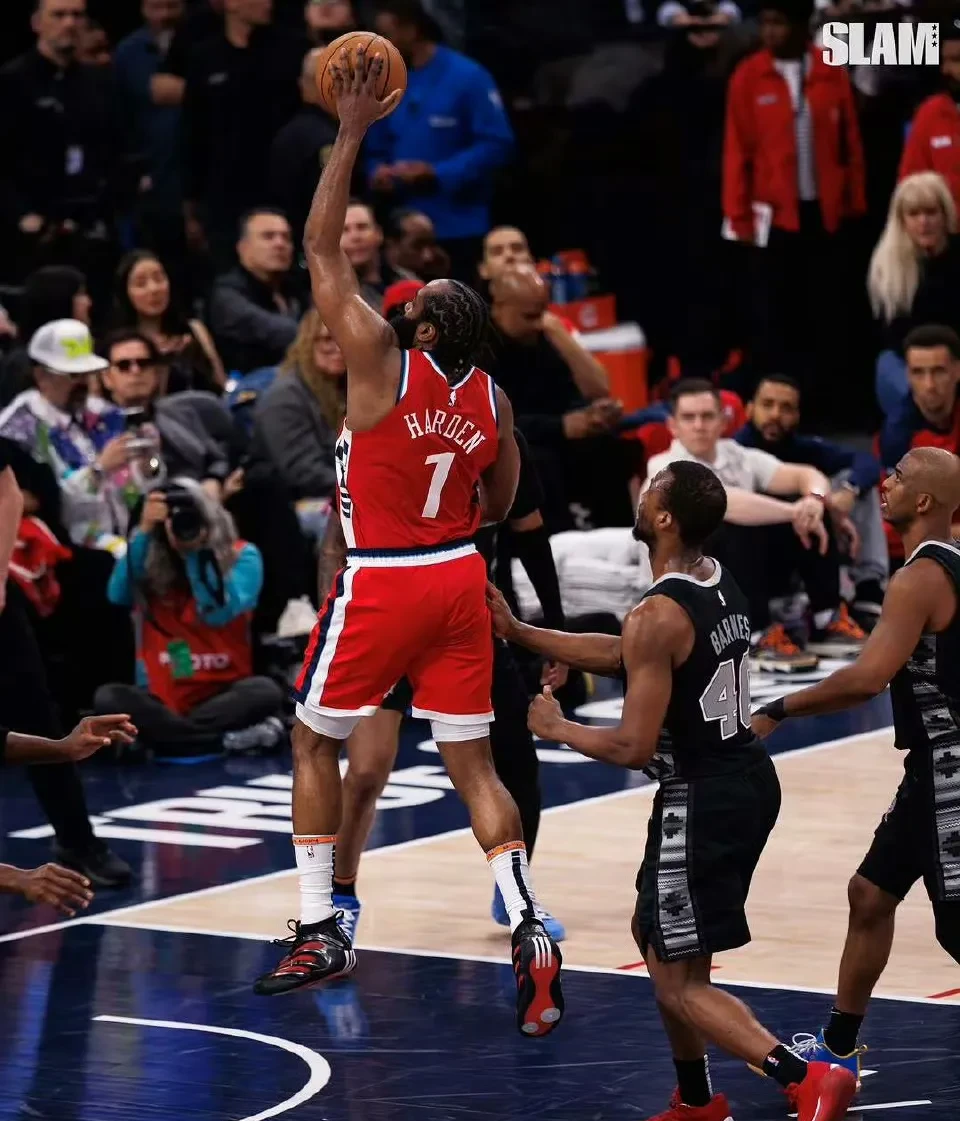 快船绝地反击黄蜂，特雷杨一己之力扛起全队