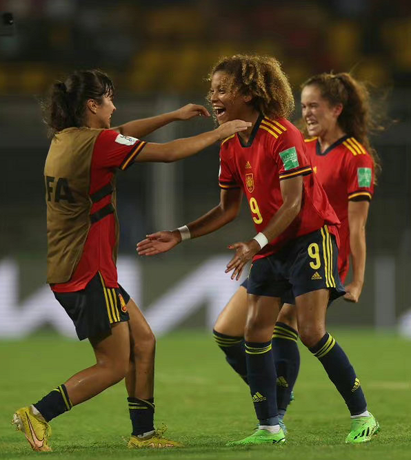 丹麦队绝杀印度队，黄鸭组合点燃赛场