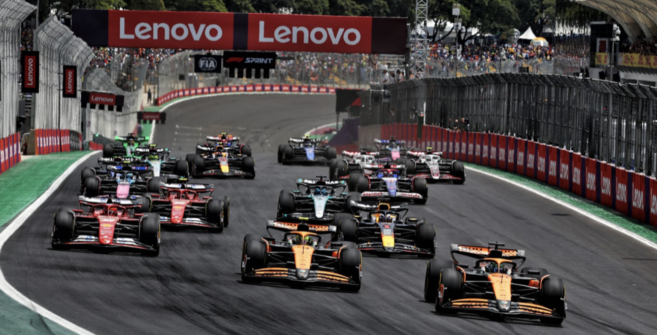 迈凯伦绝杀红牛车队,汉密尔顿带队取胜 迈凯伦绝杀红牛车队,汉密尔顿带队取胜