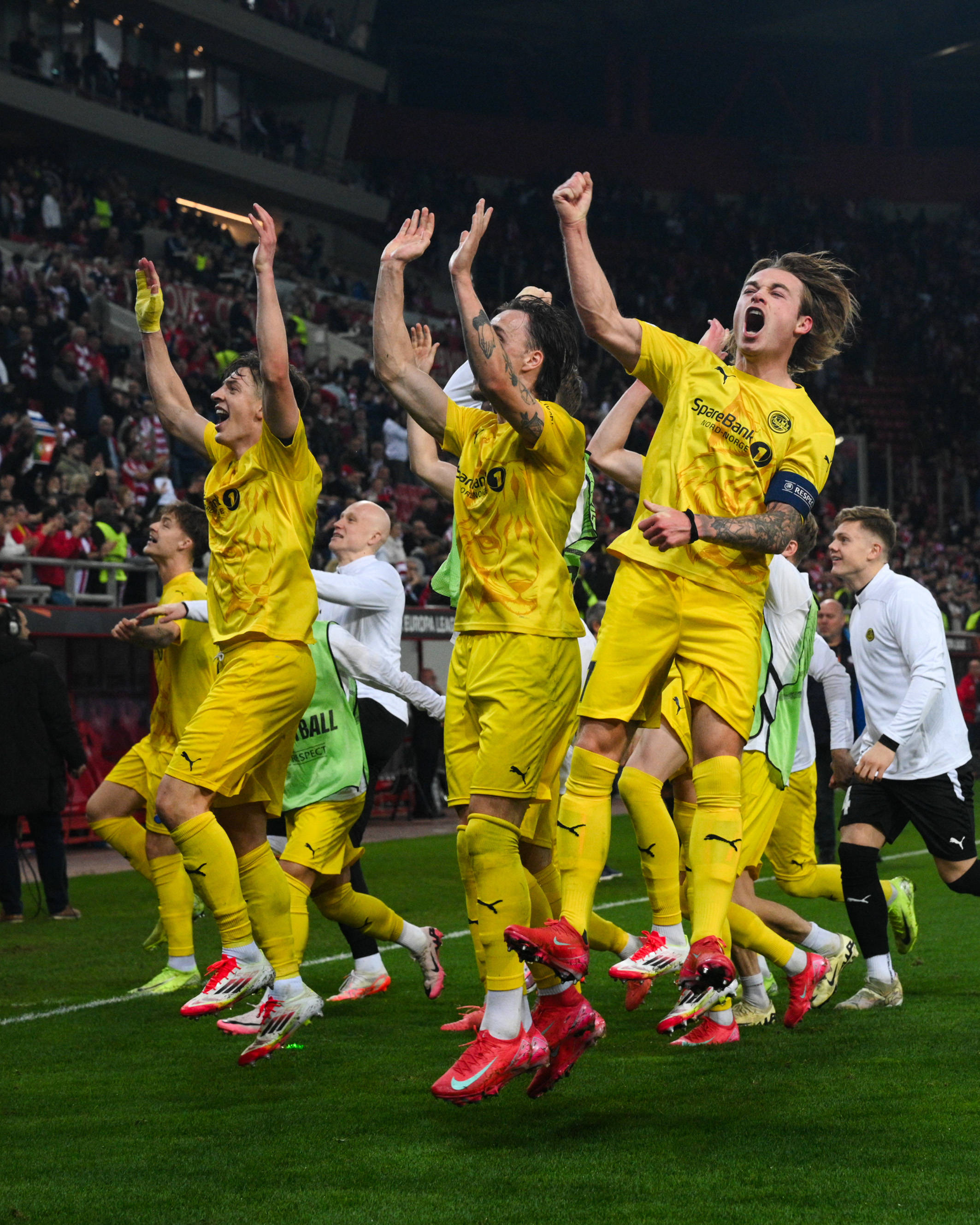 多特蒙德客场大胜,重回联赛争冠行列 多特蒙德客场大胜,重回联赛争冠行列