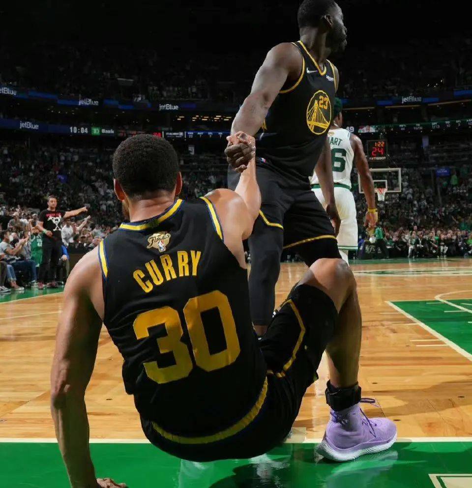 波兰男篮完胜土耳其男篮,萨姆·米切尔绝境逆转 波兰男篮完胜土耳其男篮,萨姆·米切尔绝境逆转