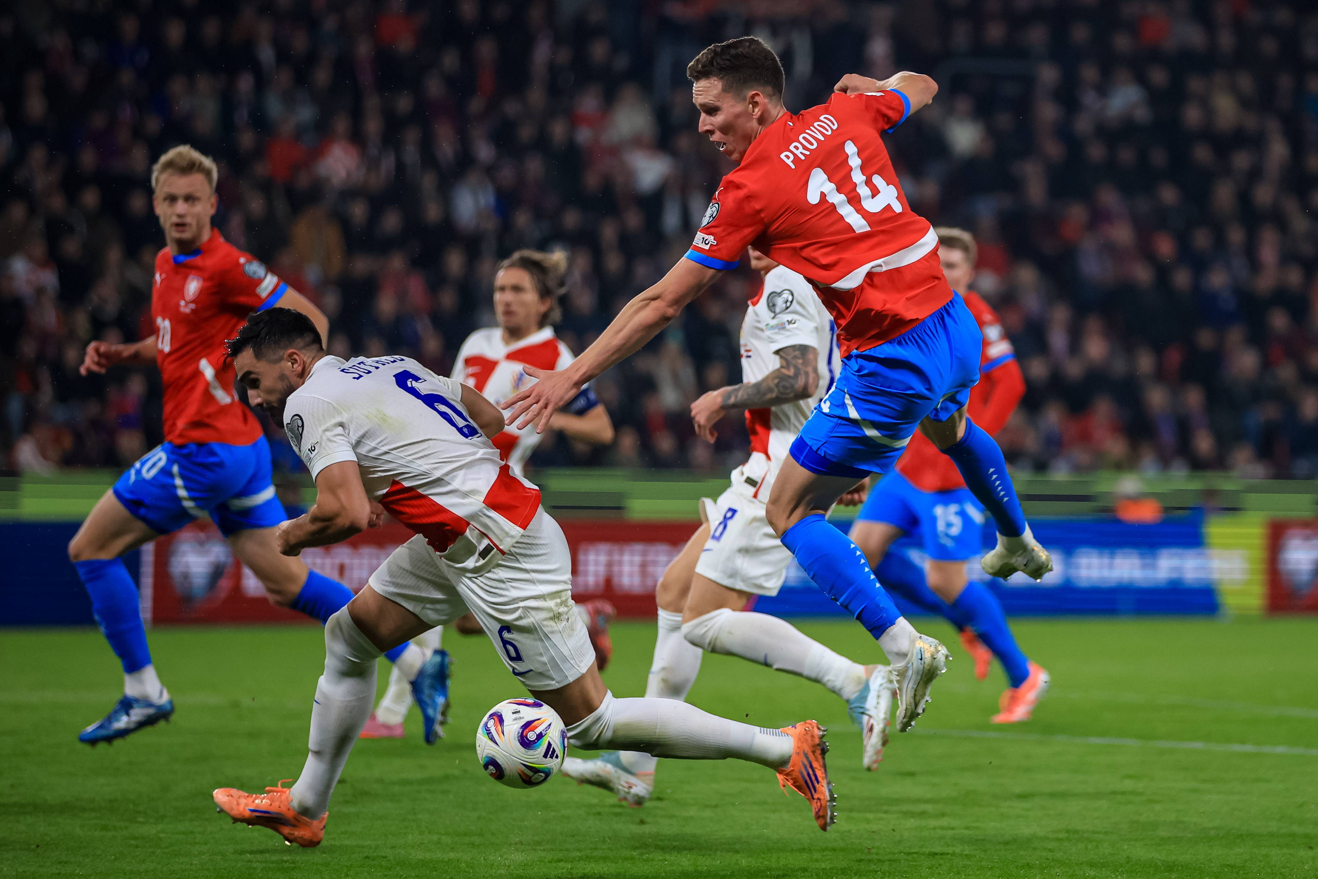 奥地利中场全力备战,决赛或迎来高峰 奥地利中场全力备战,决赛或迎来高峰