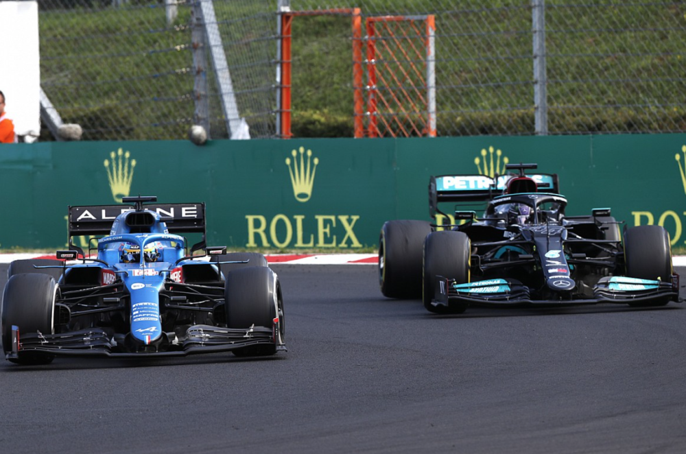 红牛二队鏖战雷诺车队，阿隆索带队取胜