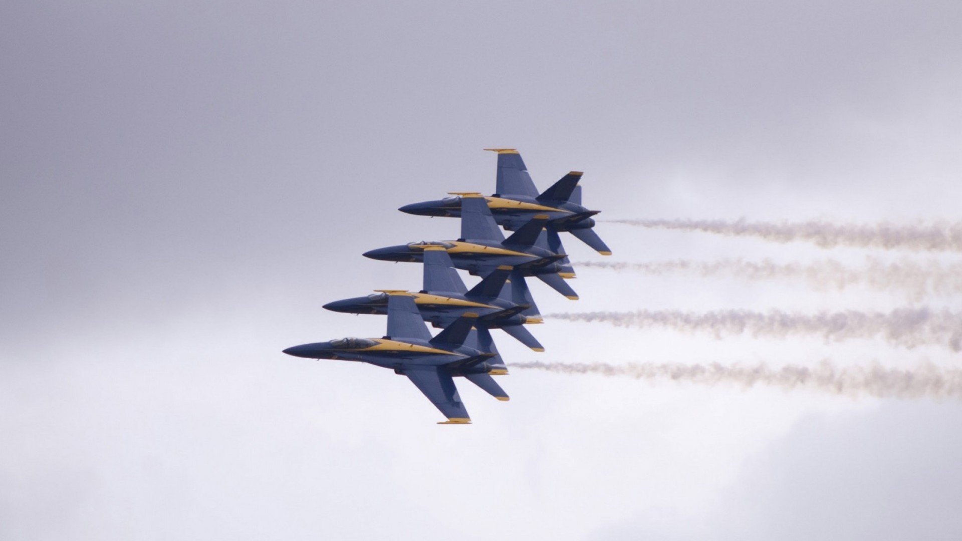 西决生死战焦点战,北京队连续得分压制雄鹿,诠释团队篮球的胜利