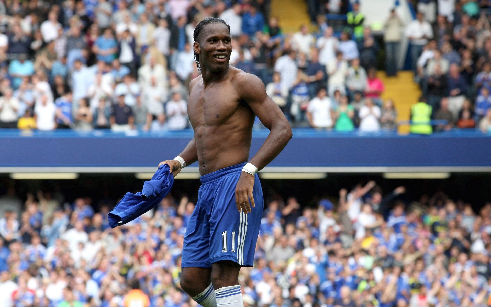 赛道与绿茵，当F1年度争冠焦点战遇见威尔士的节奏与塞内加尔的激情