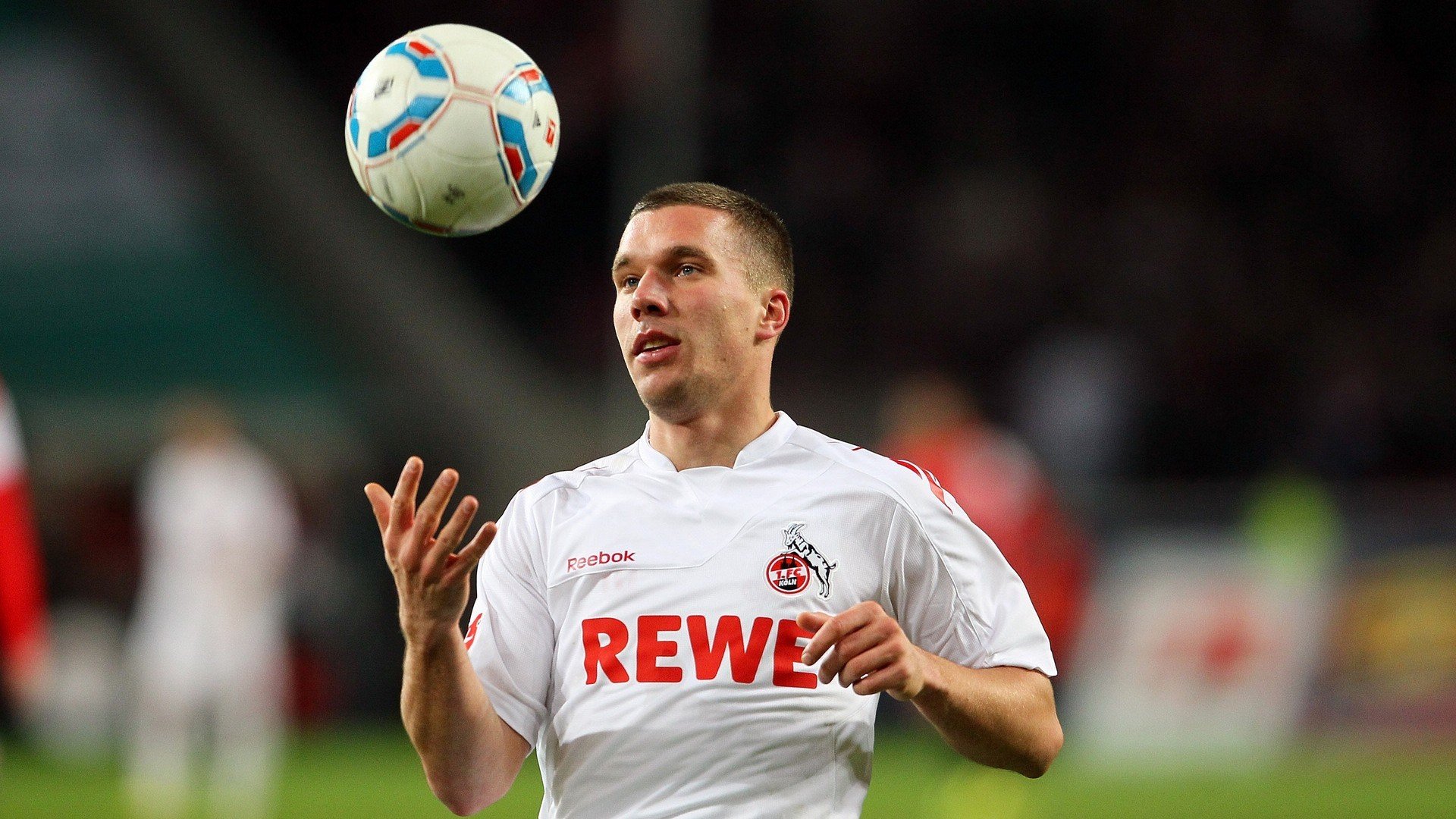 赛道与绿茵场的交响，当F1争冠战遇上利物浦的致命一击