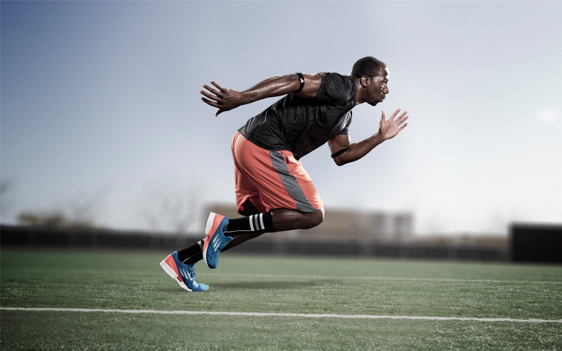 街道狂飙与政治隐喻，当F1焦点战遇上阿根廷终结突尼斯