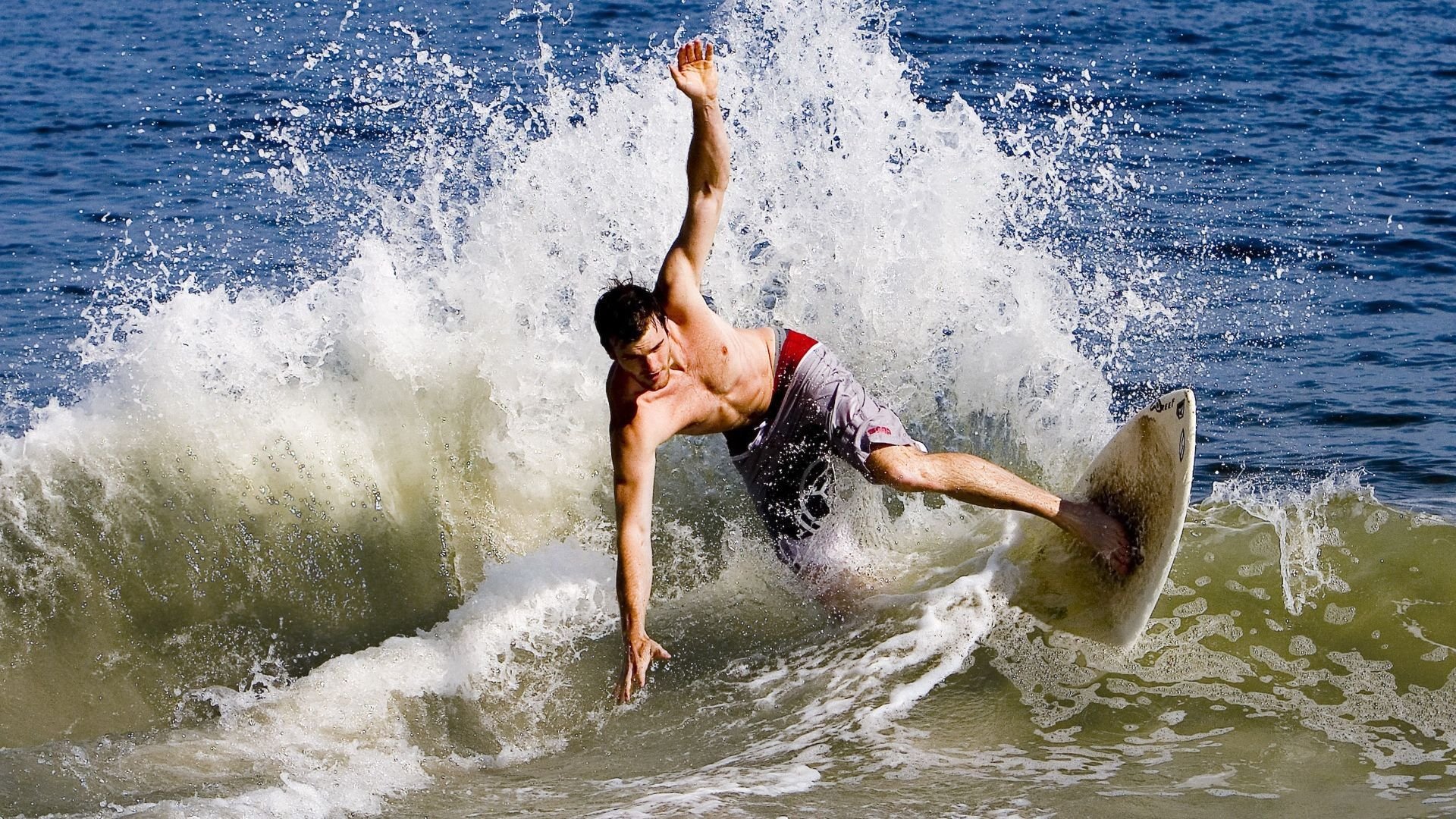 从绿茵场到篮球之夜，黄喜灿的跨界证明